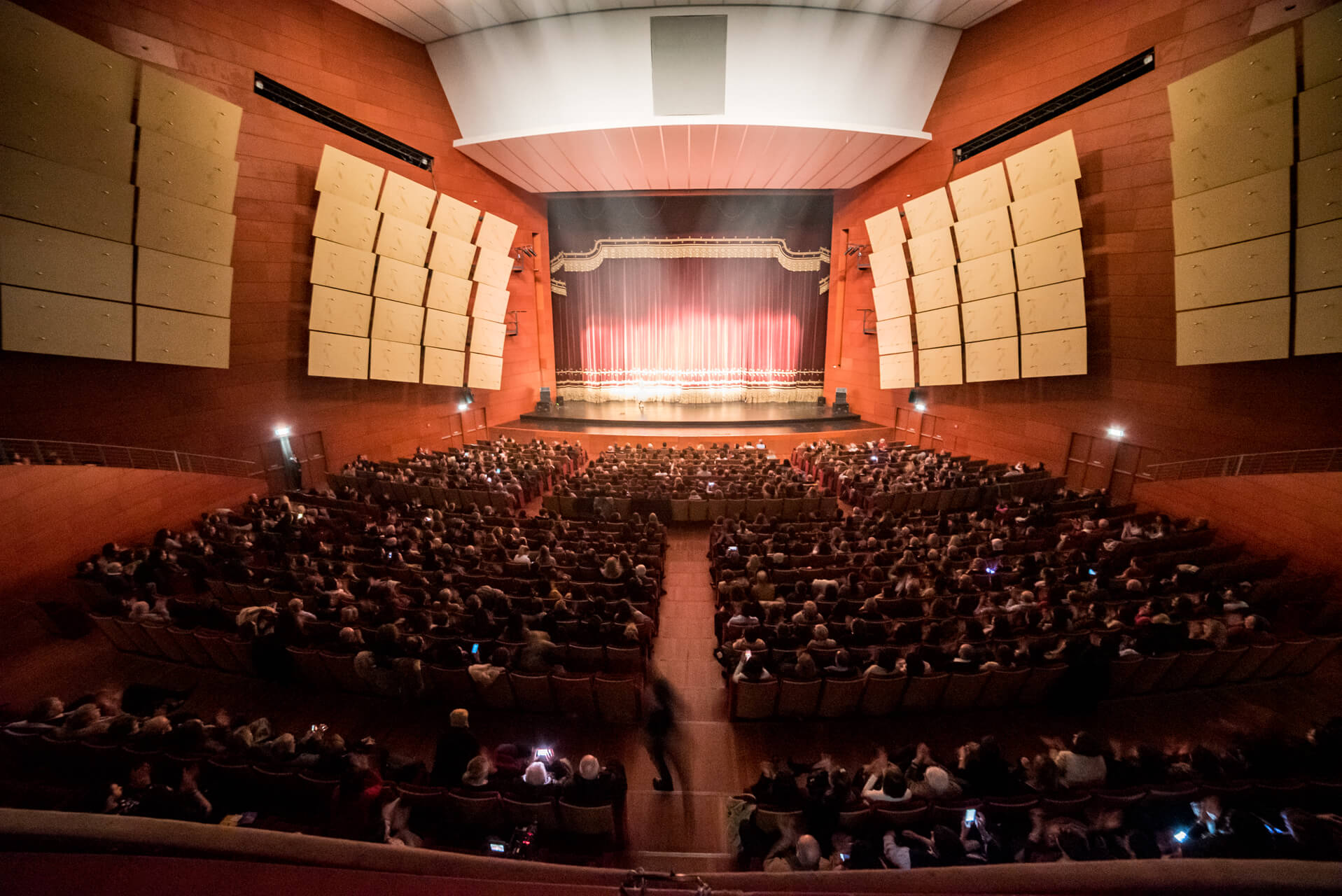 Teatro: si partirà da giugno, “ma con prudenza”